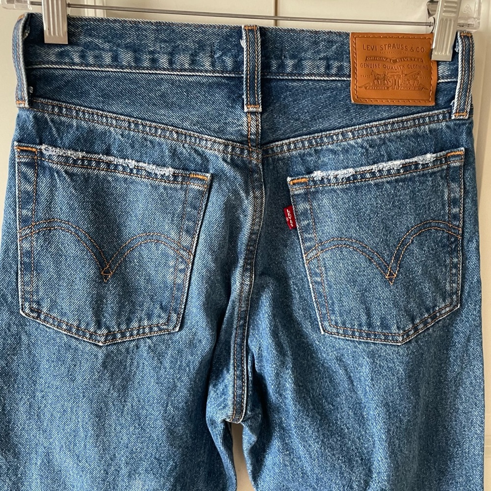 Levi's Wedgie Button Fly Distressed Straight Cropped Jean Size 25 - Picture 13 of 14